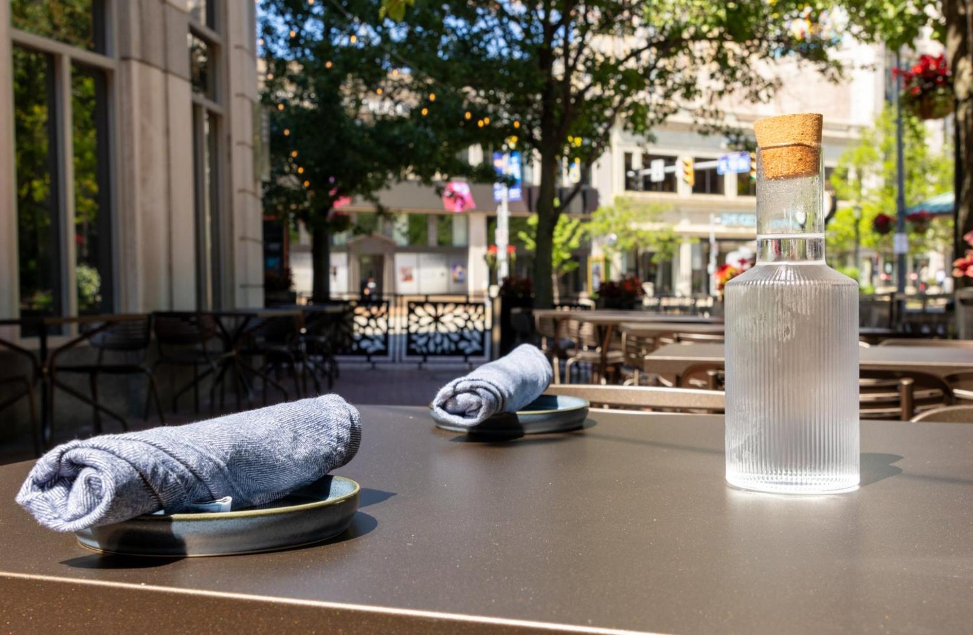 Crowne Plaza Cleveland At Playhouse Square By Ihg Hotell Exteriör bild